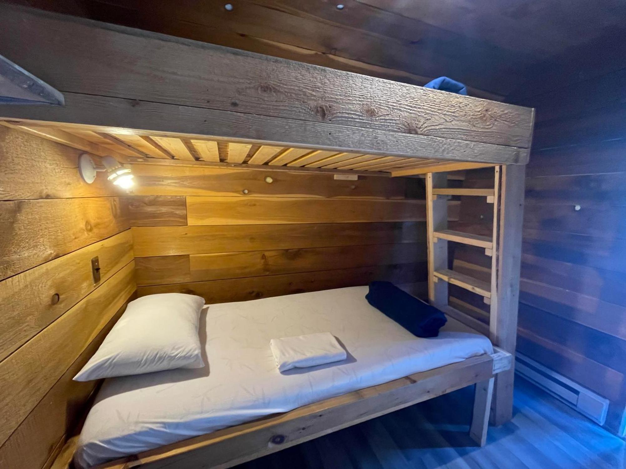 Отель The Hiker Huts Порт-Ренфрю Экстерьер фото